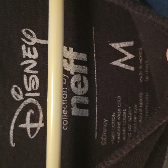 Mens medium Neff Disney Capt Hook shirt - Picture 3 of 4